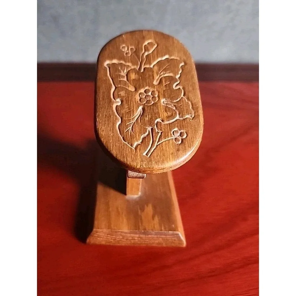 Vintage Carved Wood Flower Clothespin Recipe Note Card Photo Holder Floral